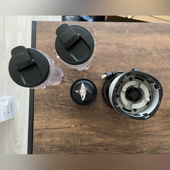 Ninja Fit Blender + 2 cups + 2 sipping lids - Picture 8 of 8